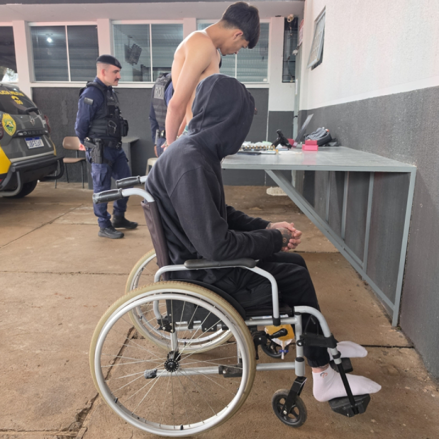 ROMU prende dois e apreende pistola, munições e drogas em Maringá