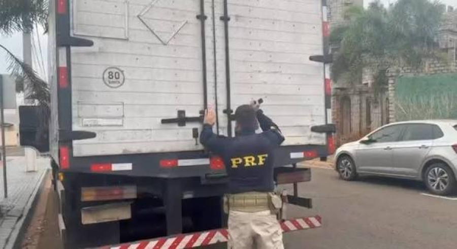 Carga de maconha é descoberta pela PRF.