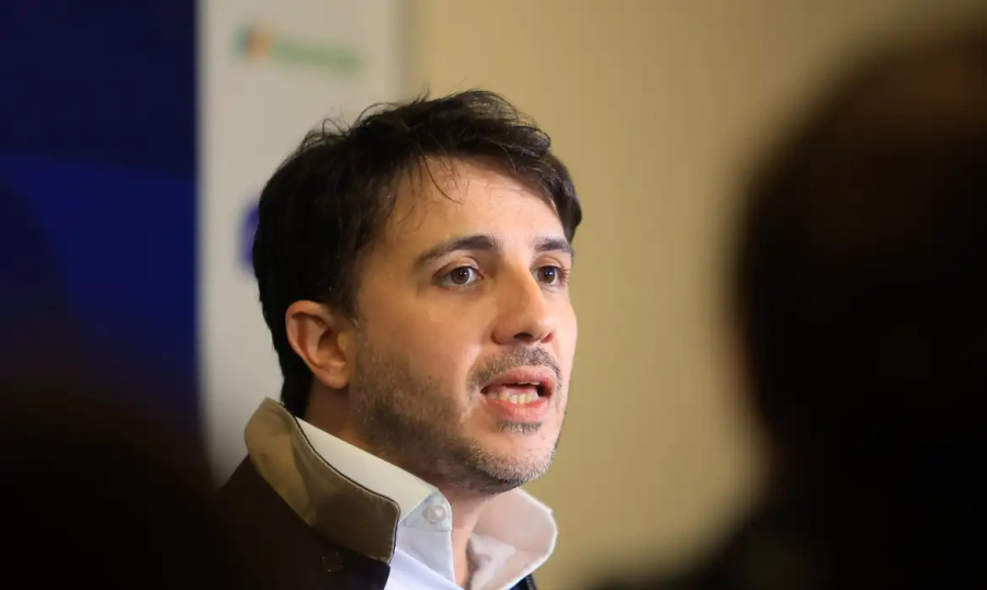 Renan propõe cortes na Previdência.
