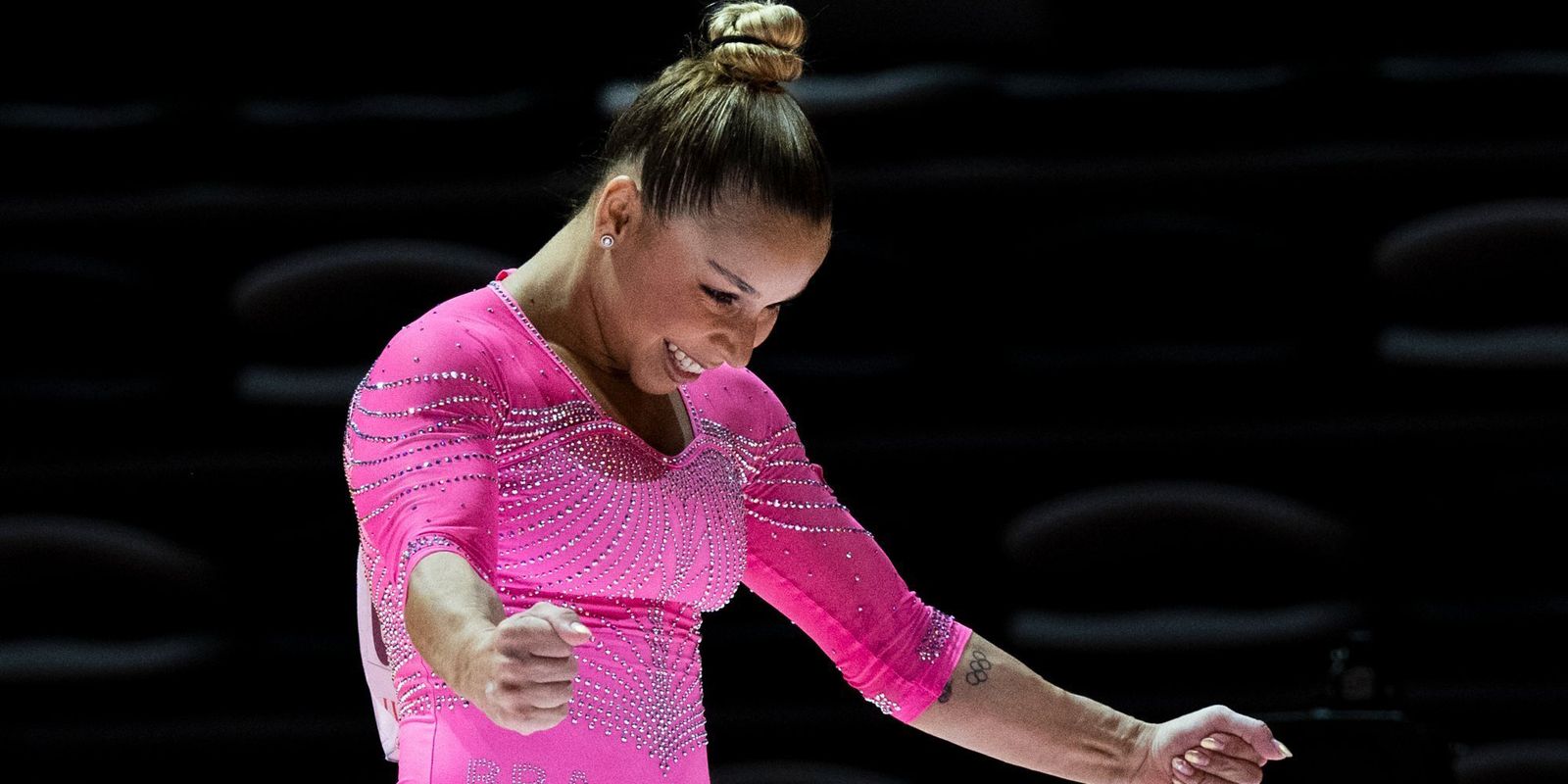 Flávia Saraiva é ouro na Copa do Mundo de ginástica