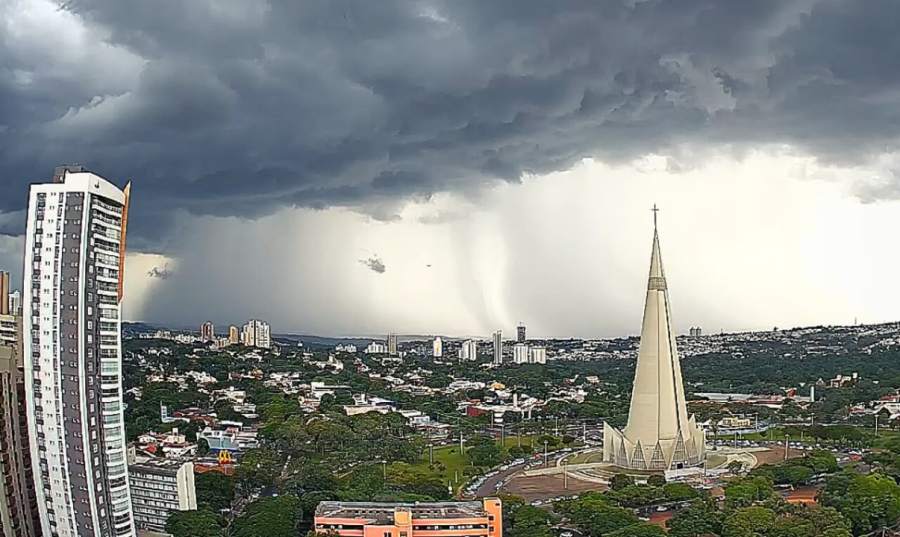 Maringá entra em alerta para tempestades.