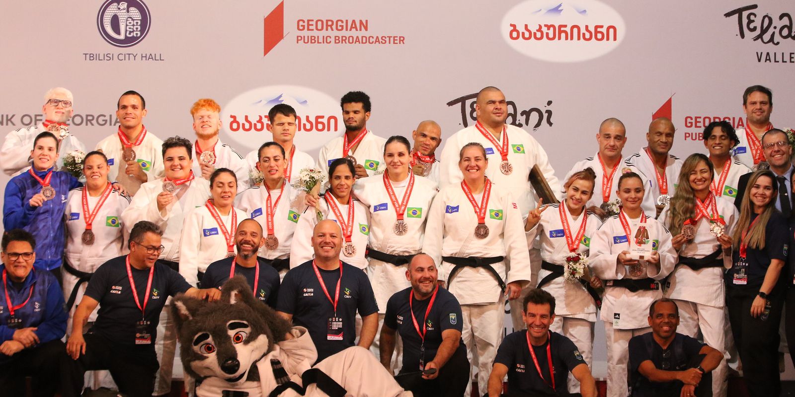 Brasil conquista bronze nos mundiais de judô e triatlo