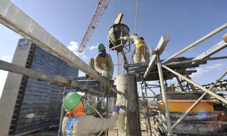 Brasil cria 165,8 mil postos de trabalho em agosto.