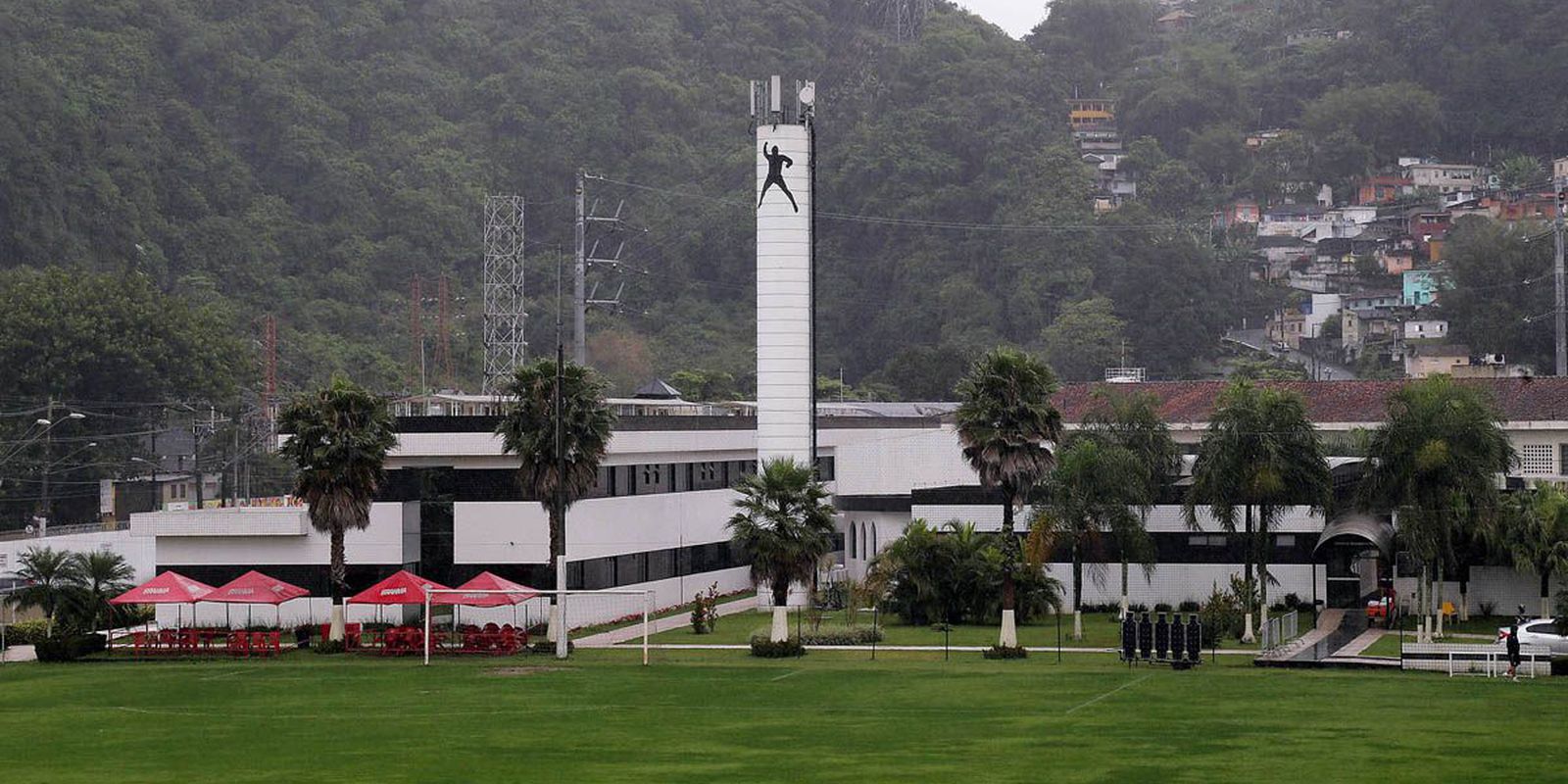 Santos regulariza ocupação do CT Rei Pelé.