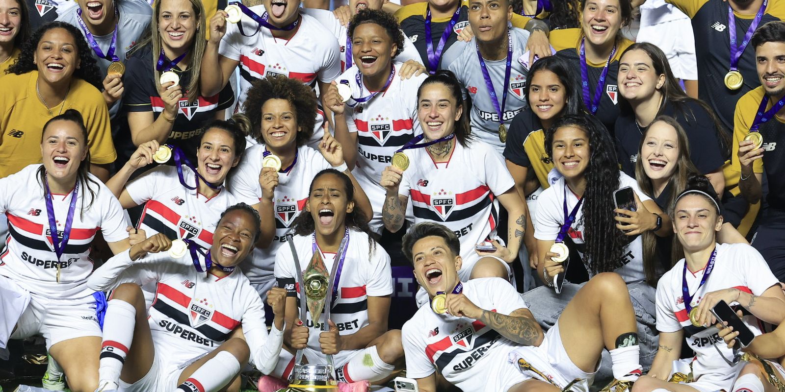 São Paulo segura Corinthians e é campeão brasileiro.