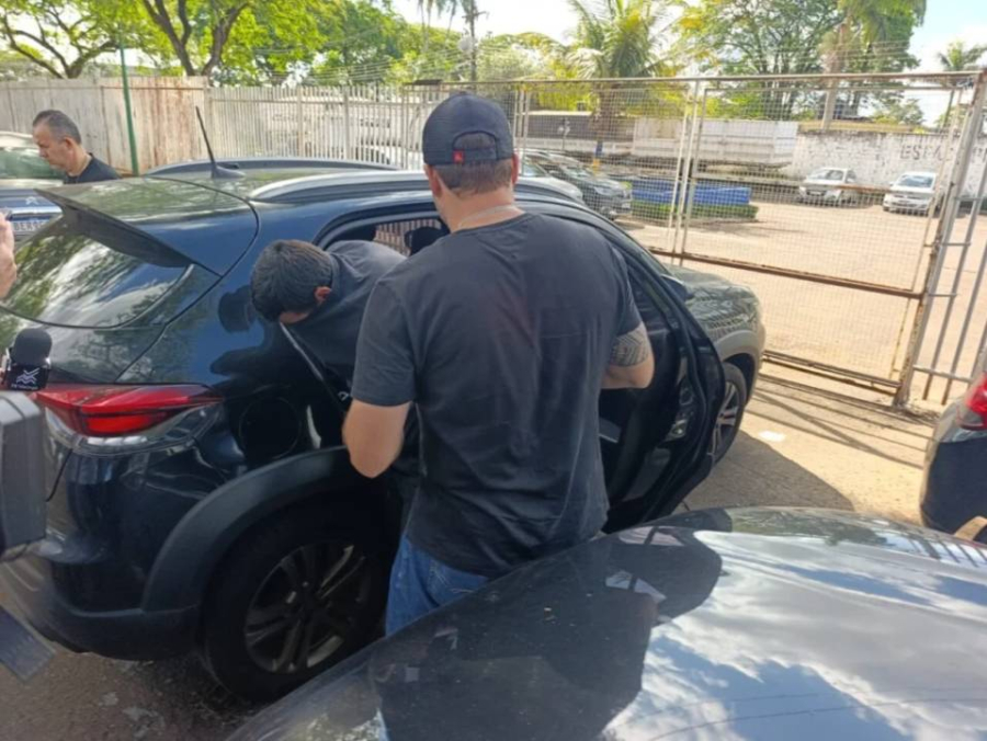 Dois homens presos por suspeita de participação em MORTE.