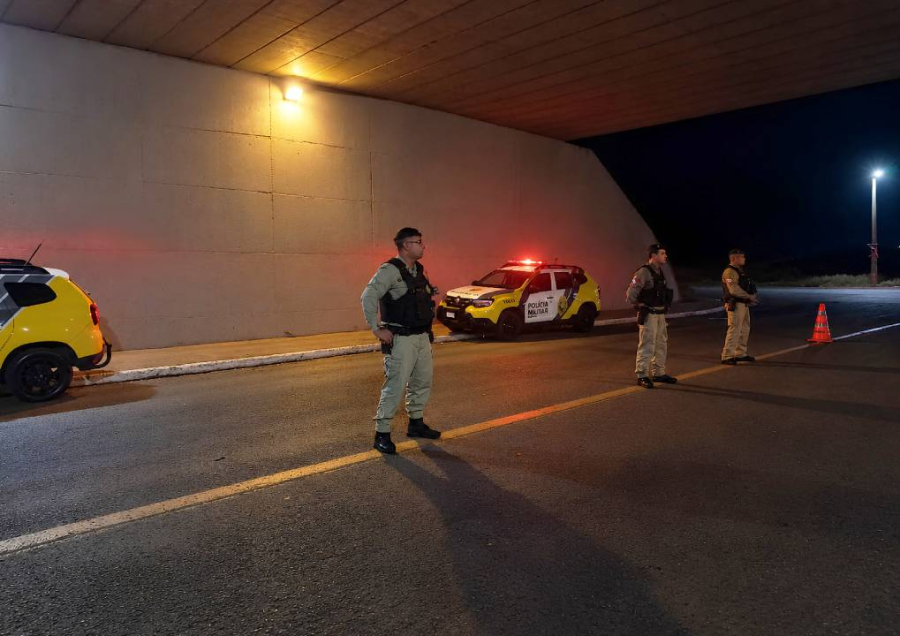 PM faz bloqueio de madrugada em Paiçandu.