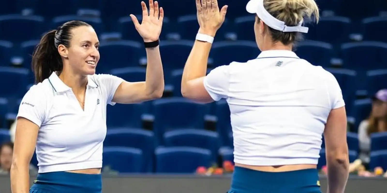 Dupla de Stefani bate campeãs e avança em Pequim