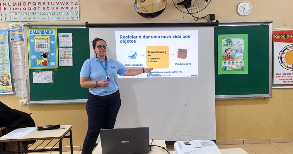 Escolas recebem palestras sobre educação ambiental.
