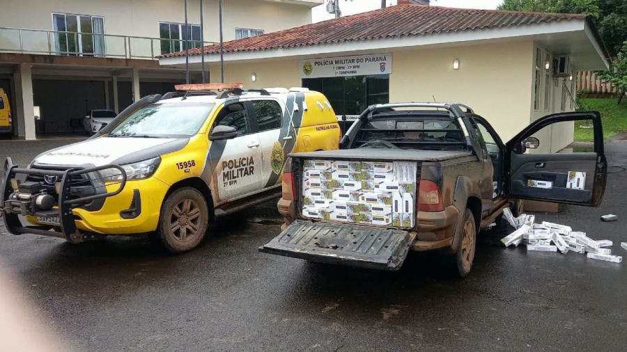 Picape carregada de cigarros é interceptada pela PM.