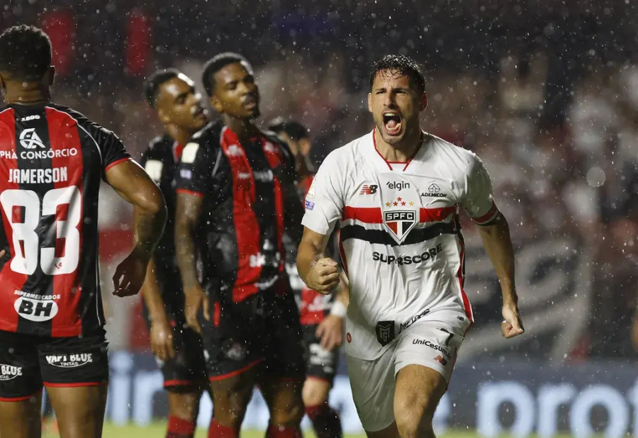 Brasileirão com goleada no clássico paulista.