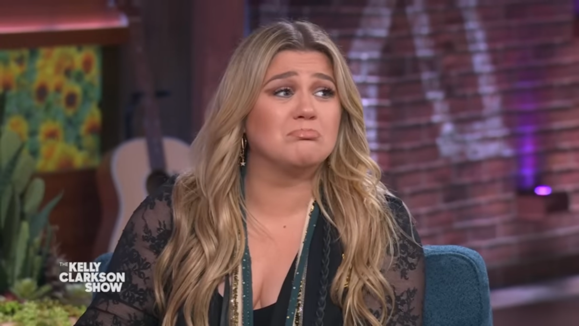 Após crítica de Kelly Clarkson, loja se manifesta.