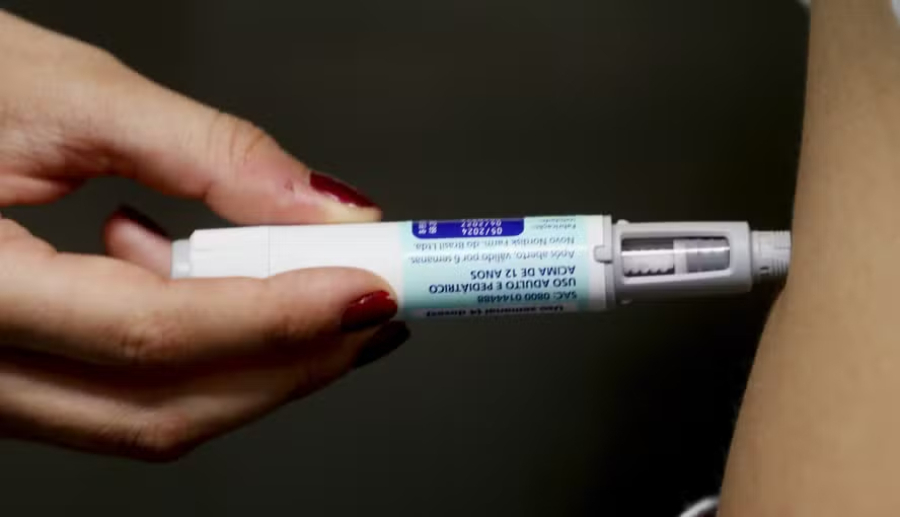 Médicos começam a indicar canetas para tratar alcoolismo.