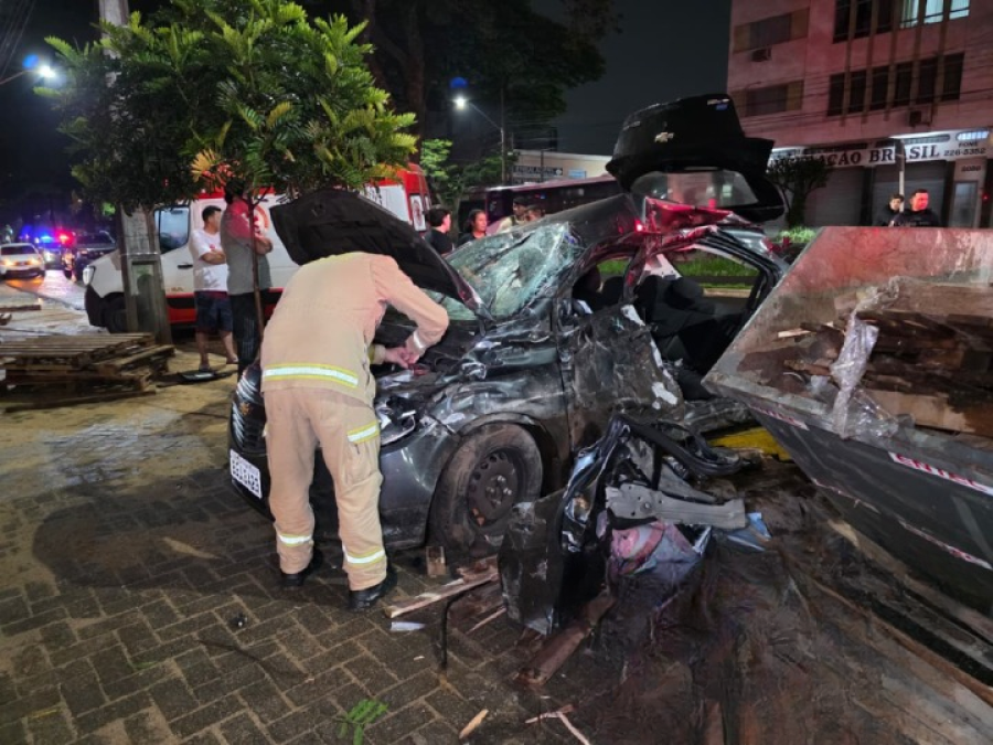 Grave acidente em Maringá deixa sete jovens feridos