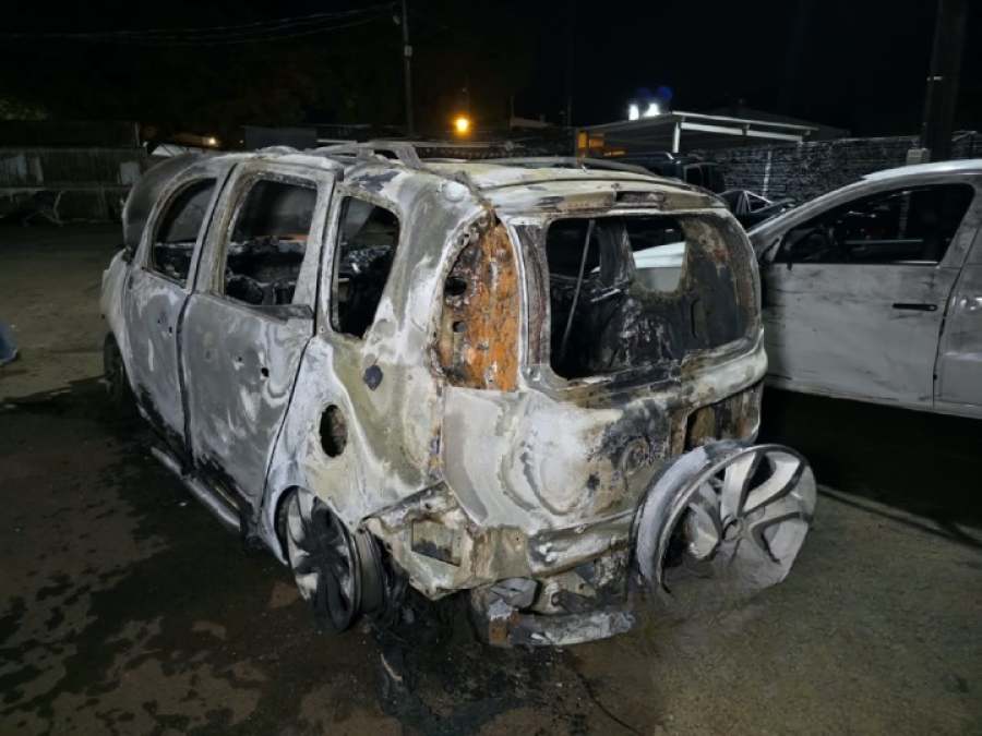 Criminosos invadem residência e levam joias e dinheiro
