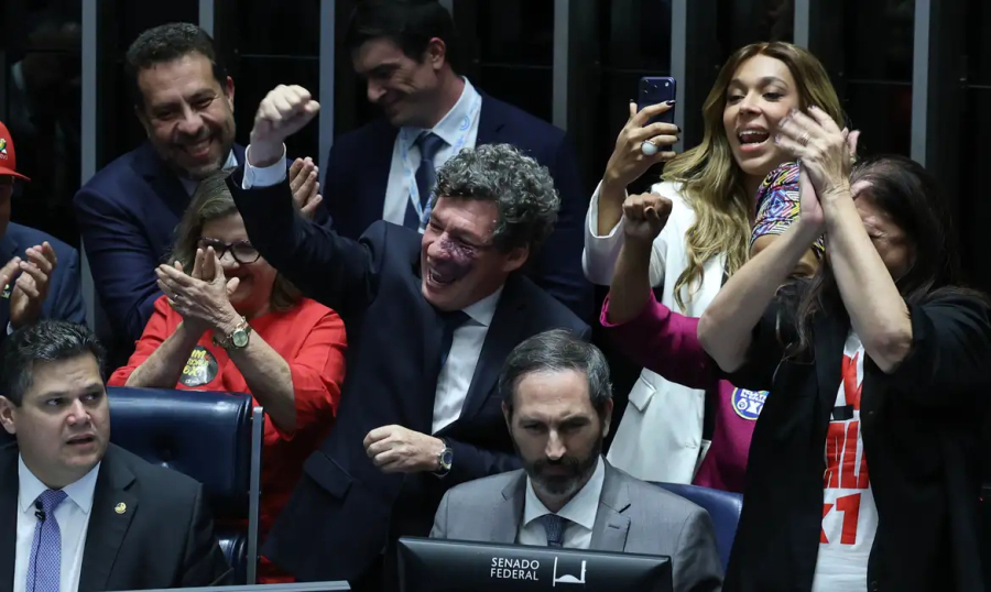 Senado aprova fim da escala 6x1