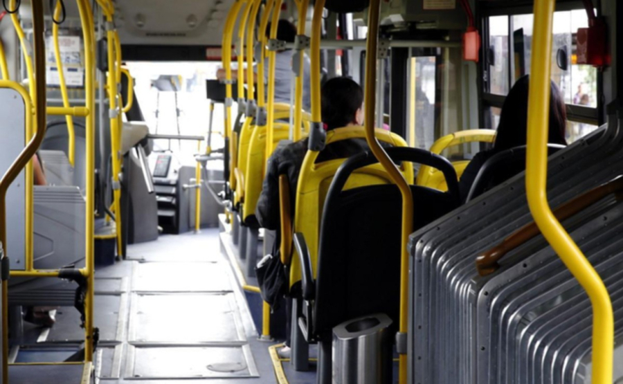 Motorista de ônibus é preso por embriaguez ao volante.