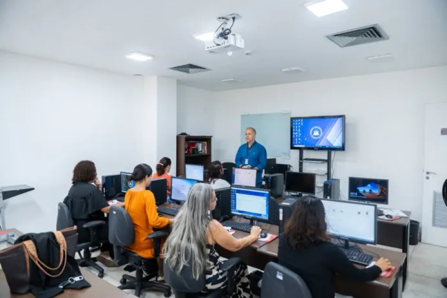 93% dos domicílios do Paraná têm acesso à internet