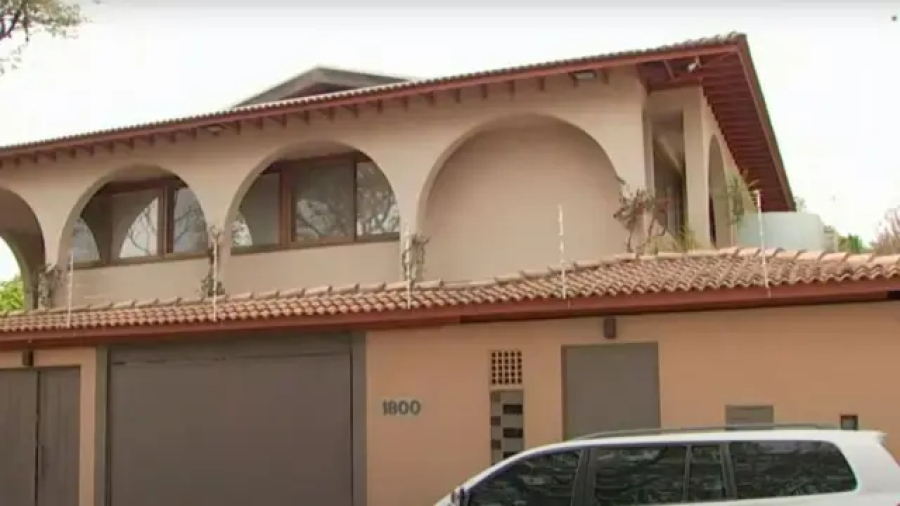 Três morrem em roubo à casa da família Matsunaga.