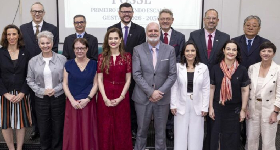 UEM empossa novos dirigentes e prepara mudanças
