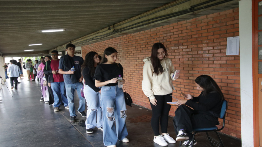 Com 18,4 mil inscritos, vestibular da UEL neste fim de semana.