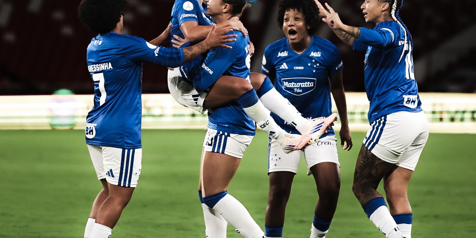 Cruzeiro resiste à altitude e vence na estreia da Libertadores.