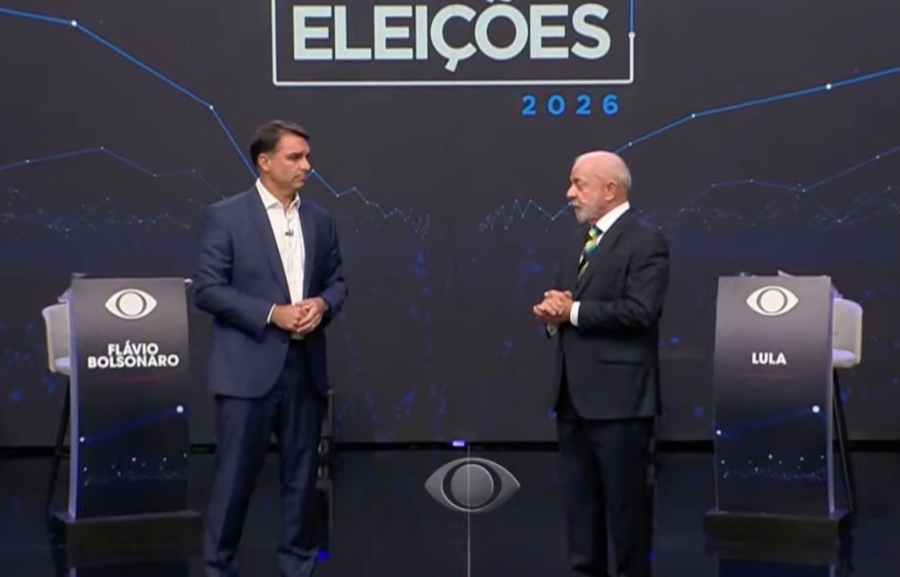 Debate na Band tem confronto sobre INSS e familiares de Lula e Flávio Bolsonaro
