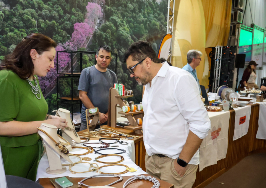 Maringá prepara profissionais para receber visitantes.
