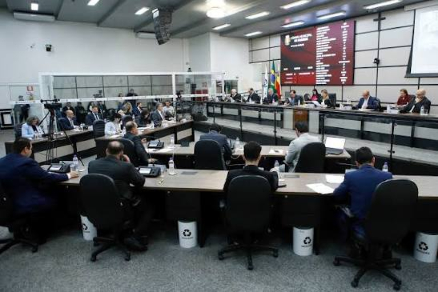 MP questiona legalidade de novos cargos na Câmara