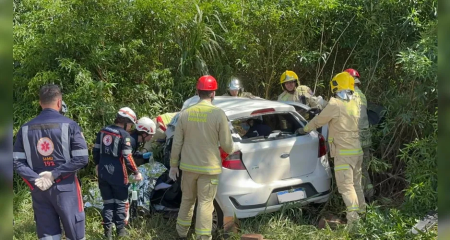 Motorista morre em batida frontal com carreta na PR-218