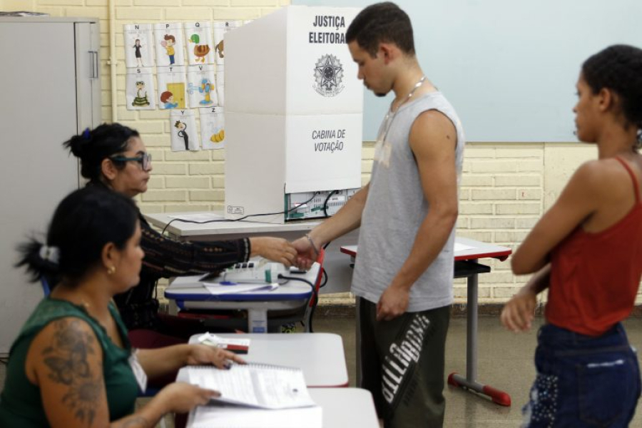 Brasileiros voltam às urnas neste domingo, 25.