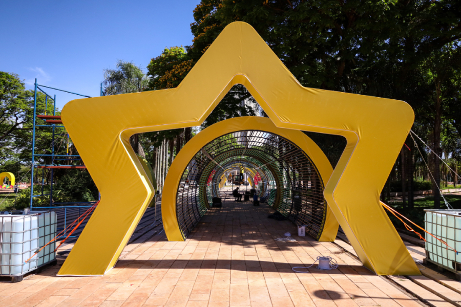 Praça se transforma em cenário da Turma da Mônica.