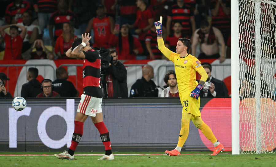 Flamengo cai nos pênaltis diante do Estudiantes