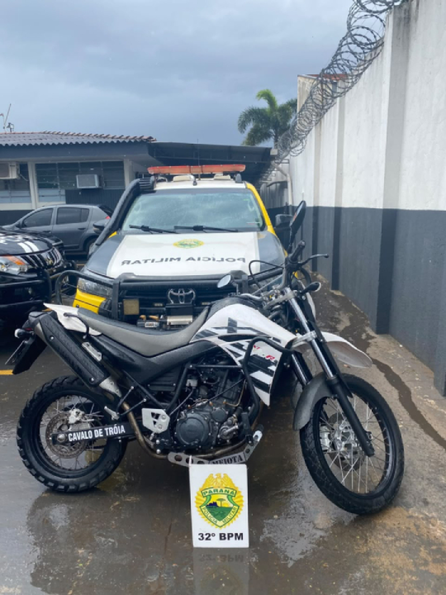 Motocicleta com alerta de furto é encontrada pela PM.