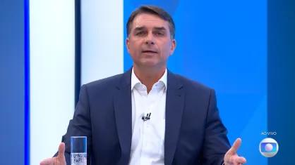 Flávio Bolsonaro promete ampliar irrigação no cerrado.