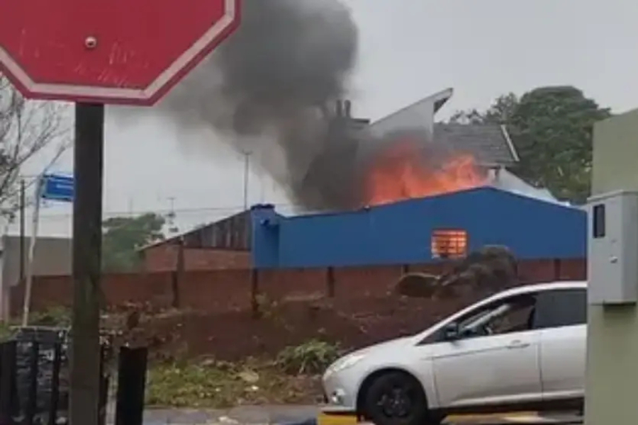 Mulher morre após incêndio destruir residência em Toledo.