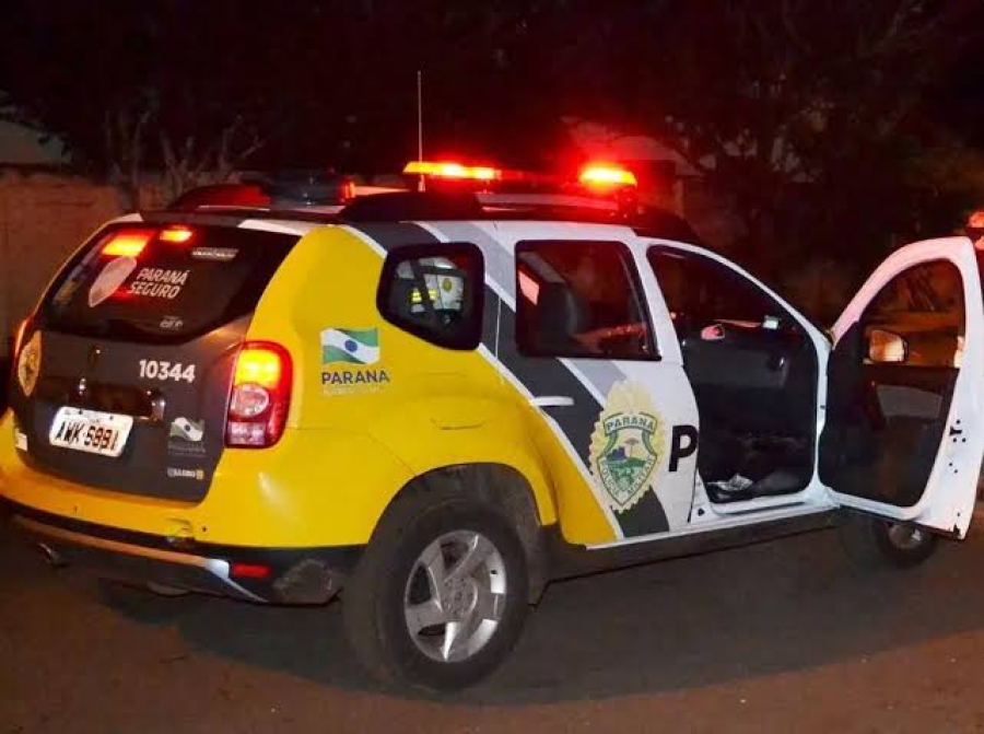 Jovem sofre parada cardíaca após intervenção policial.