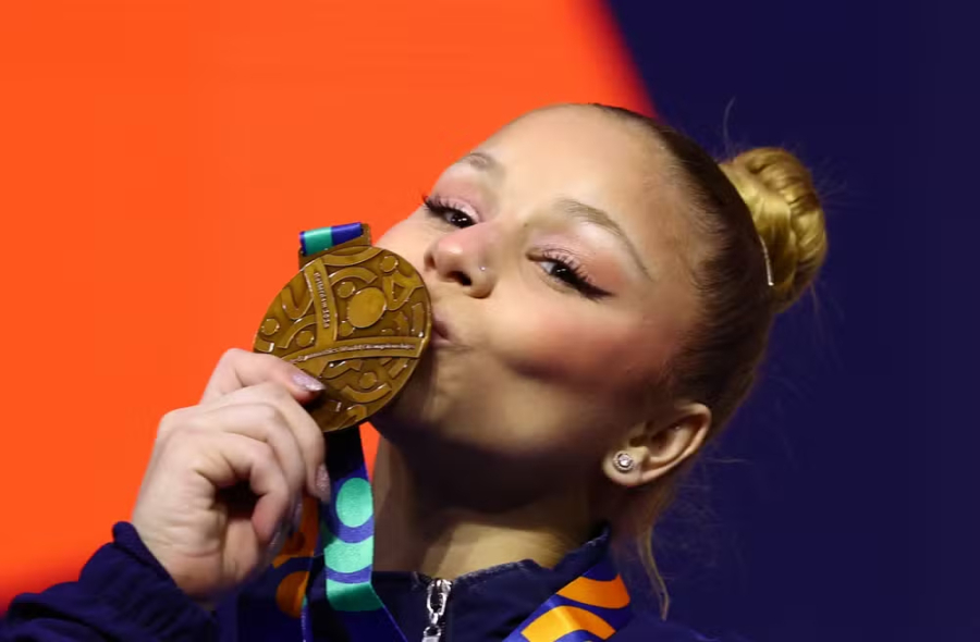 Flávia Saraiva conquista o bronze no Mundial de ginástica