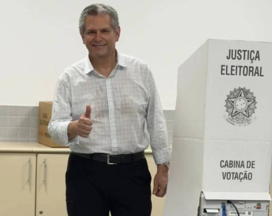 Prefeito garante diálogo com Lula ou Flávio Bolsonaro.