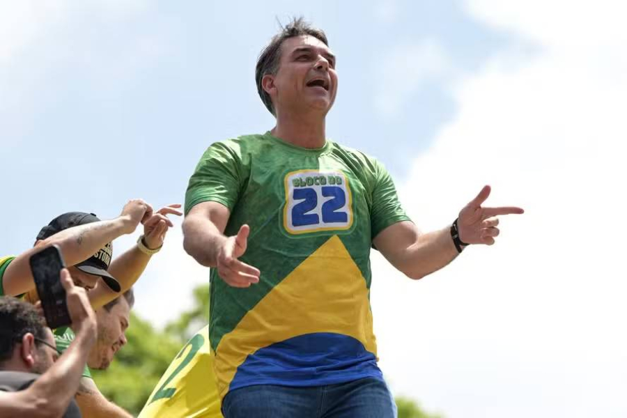 Flávio Bolsonaro teve a preferência do eleitor de Maringá.