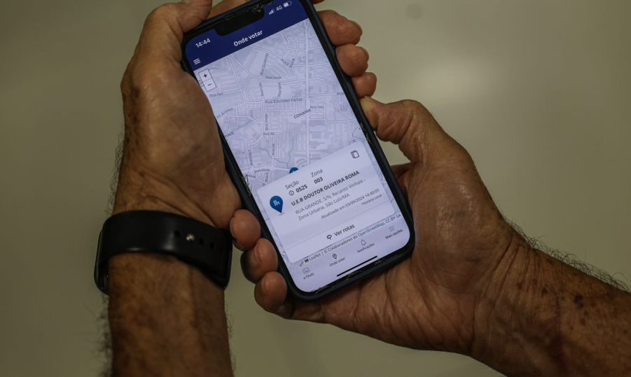 Mais de 300 mil pessoas votam em trânsito neste domingo