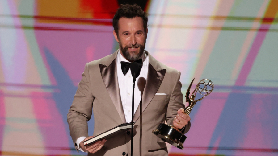 Noah Wyle, de 'The Pitt', é eleito homem mais sexy do mundo de 2026