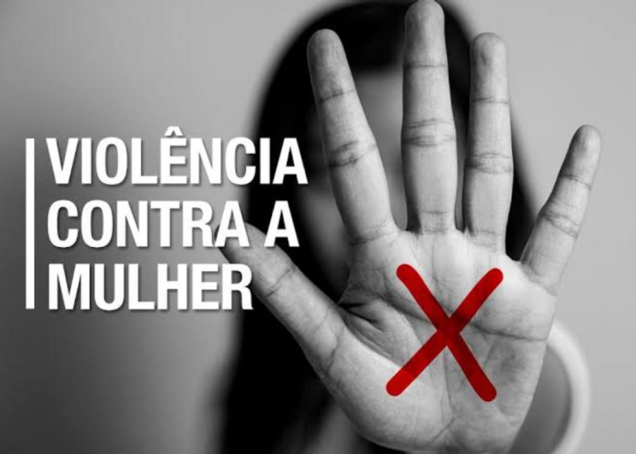 ROMU flagra homem agredindo esposa em plena avenida