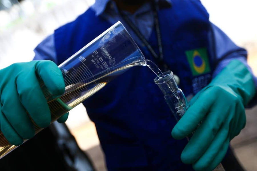 Mais etanol na gasolina: o que muda para o motor?
