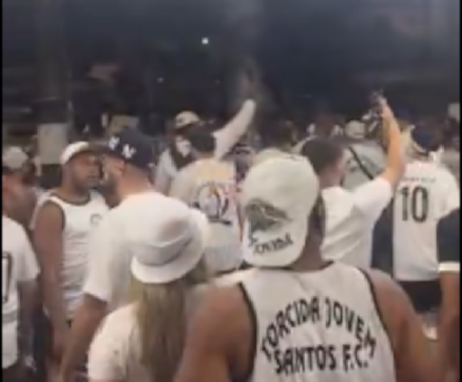 Torcedores do Santos entram em confronto com a polícia 