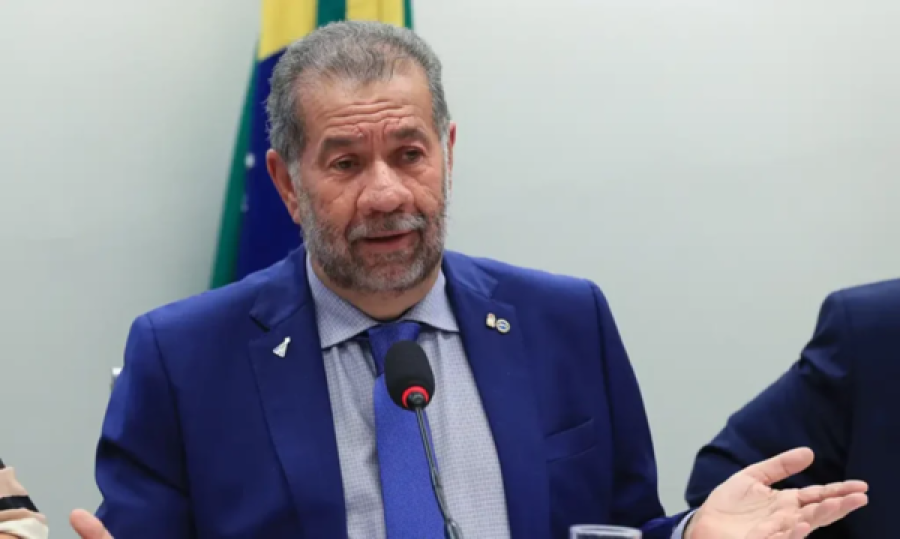 Lupi pede demissão do governo após escândalo no INSS