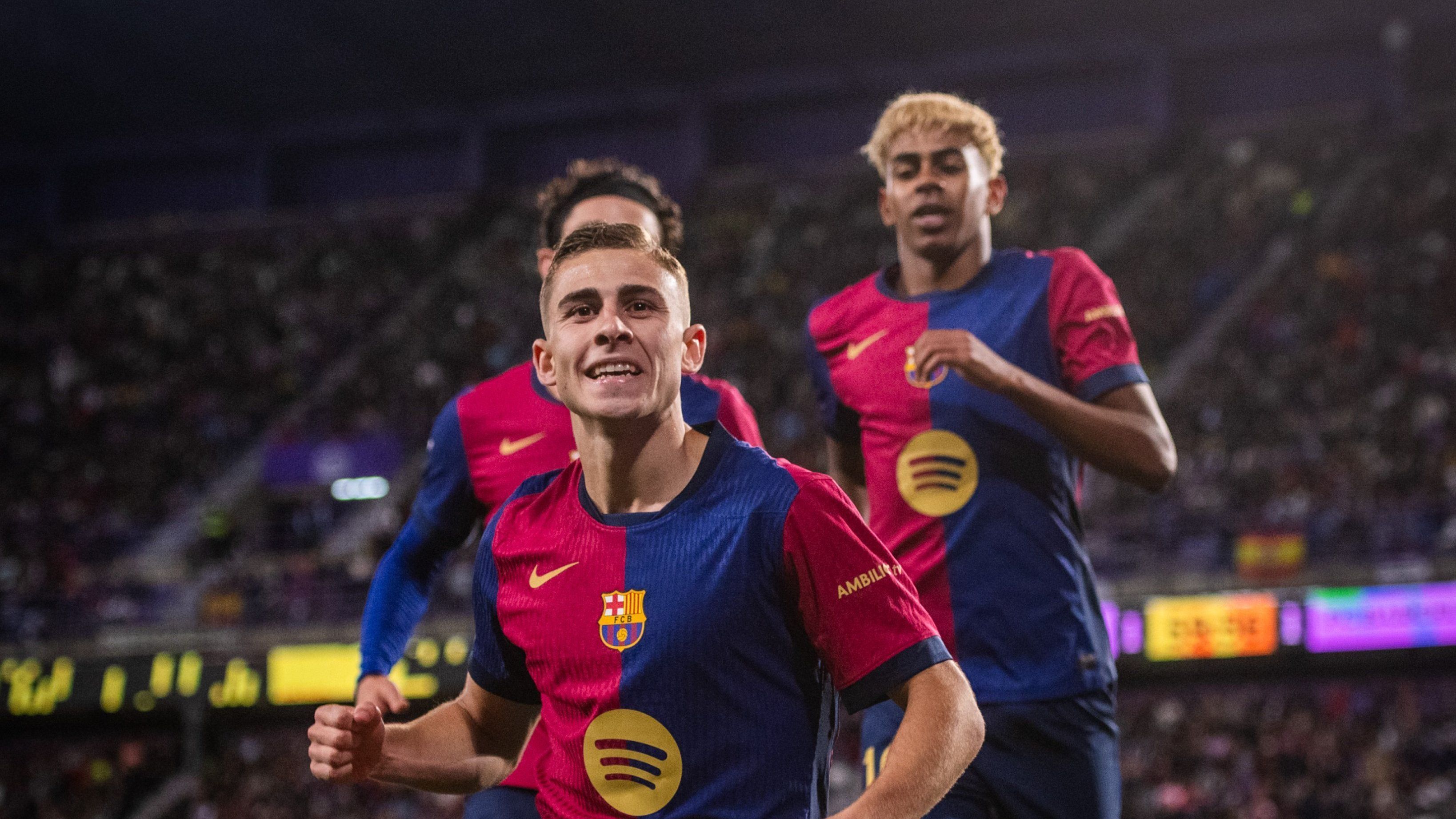 Barcelona vira contra o Valladolid e mantém vantagem na briga pelo título