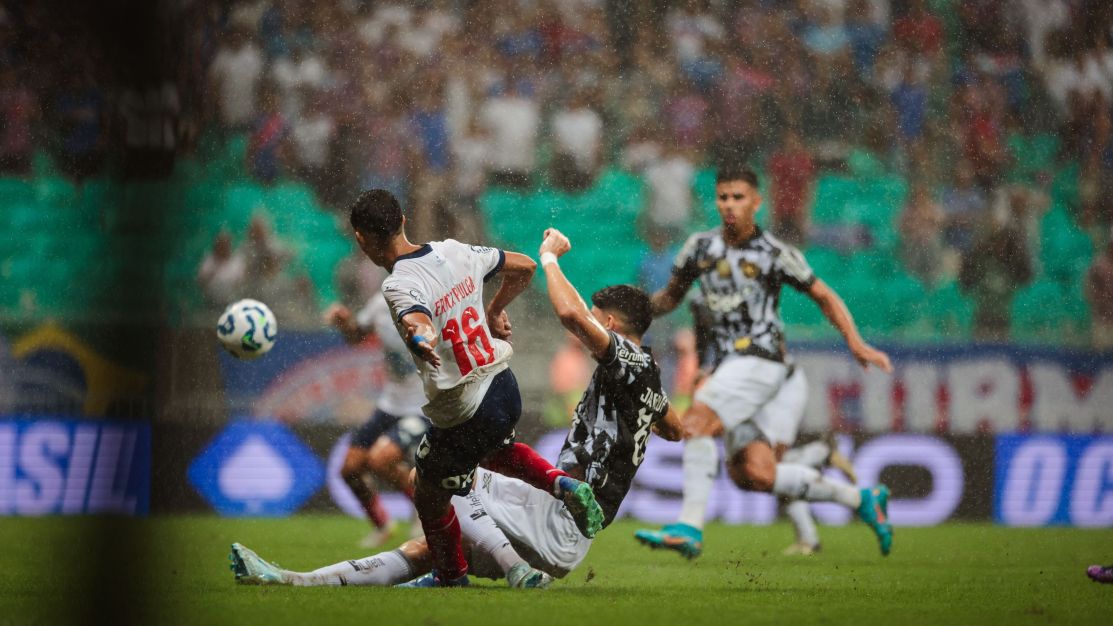 Bahia vence Botafogo com golaço de Cauly e é quinto no Brasileirão