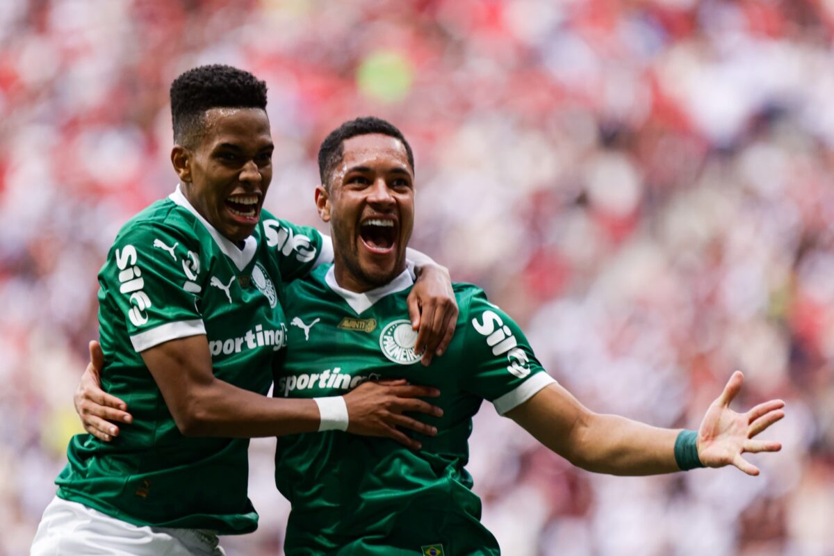 Com gol de Vitor Roque, Palmeiras vence o Vasco em jogão no DF