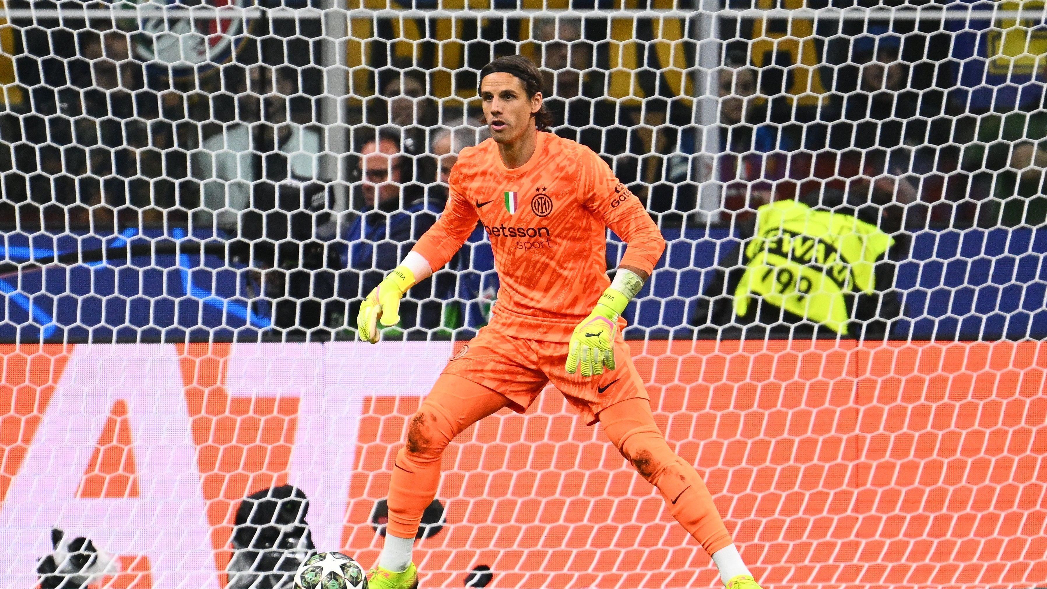 Defesa de Sommer em Inter x Barcelona lembra Cássio no Mundial; compare